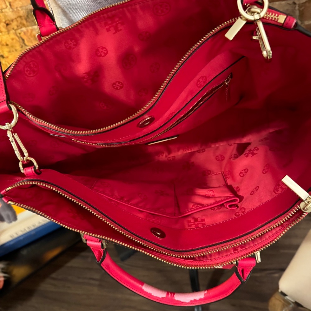 Marc By Marc Jacobs Raspberry Leather Crossbody T… - image 4